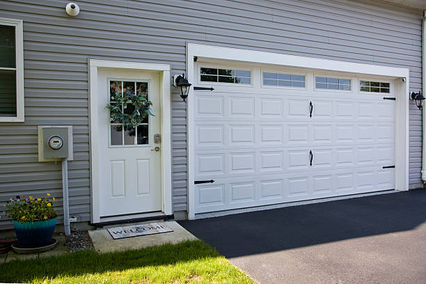 24/7 Emergency Garage Door Panel Replacement experts in St. Georges, DE